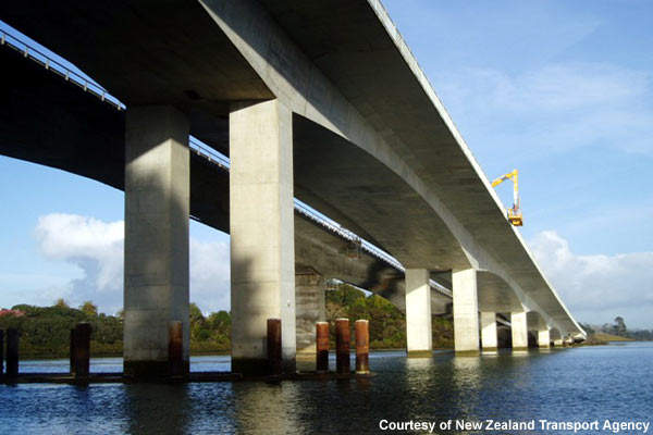 The 12km SH18 Upper Harbour motorway (Upper Harbour Corridor) is a toll road that links North Shore City and Waitakere City.
