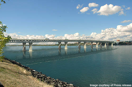 The CRC would have a deck truss bridge, 95ft above the river, sponsored by the Oregon Department of Transport and Washington State Department.