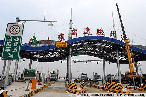Qingdao Bay Bridge spans the Jiaozhou bay, and has a minimum lifetime use of 100 years.