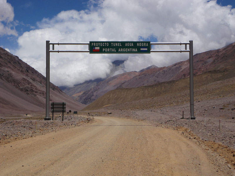 The Agua Negra Tunnel will connect Argentinean portal at 4,085m above sea level. Credit: Daniel Peppes Gauer.