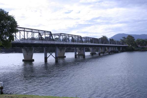 The Nowra Bridge over the Shoalhaven River has been renovated as a part of the Princes Highway upgrade. Credit: Grahamec.