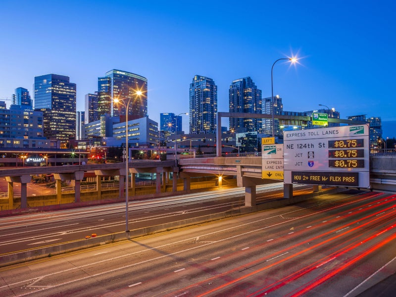 The new widened Interstate 405 will add greater capacity through two new southbound auxiliary lanes. Credit: Flatiron Construction Corporation.